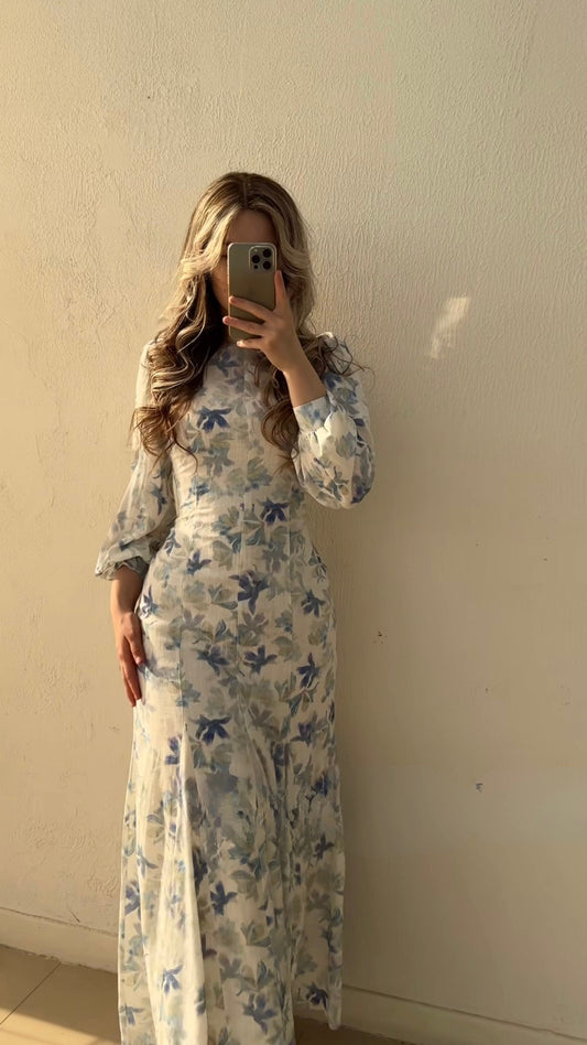 Maxi dress with blue floral pattern