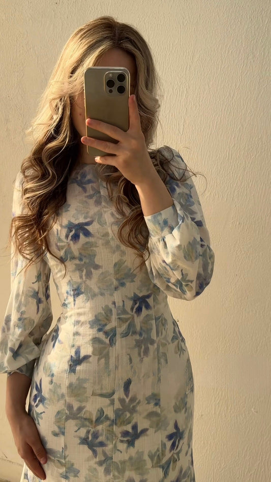 Maxi dress with blue floral pattern