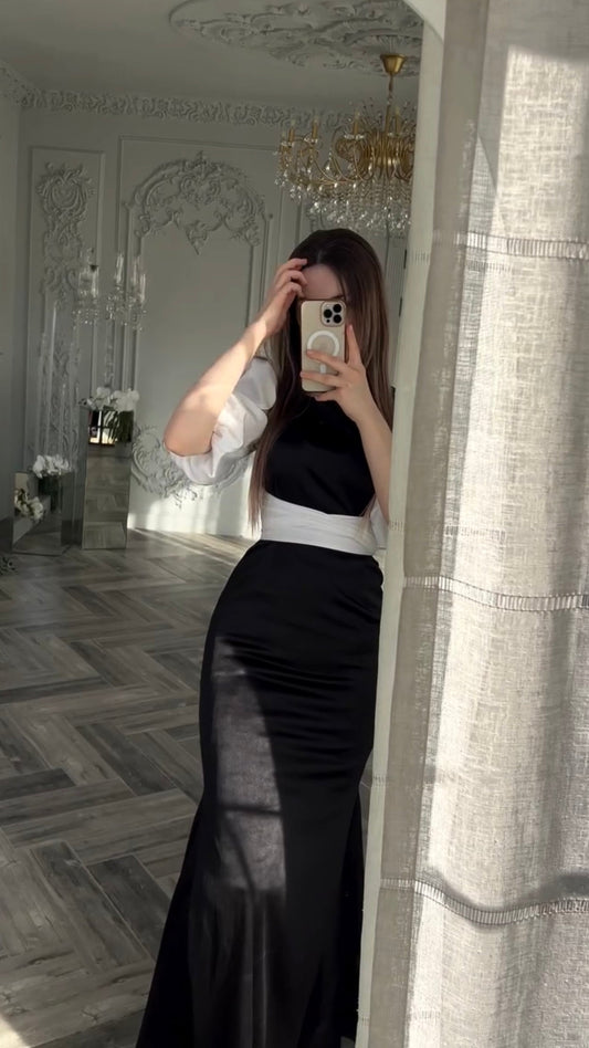 Two-tone maxi dress with white puff sleeves