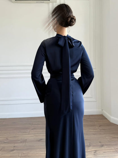 Marinenblaues Satin Maxikleid