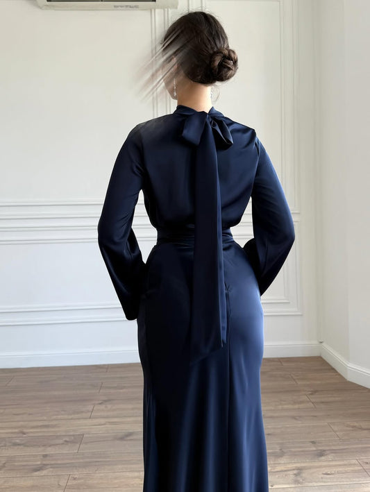 Marinenblaues Satin Maxikleid