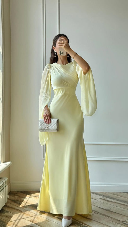 Abendkleid aus japanischer Seide in buttergelb
